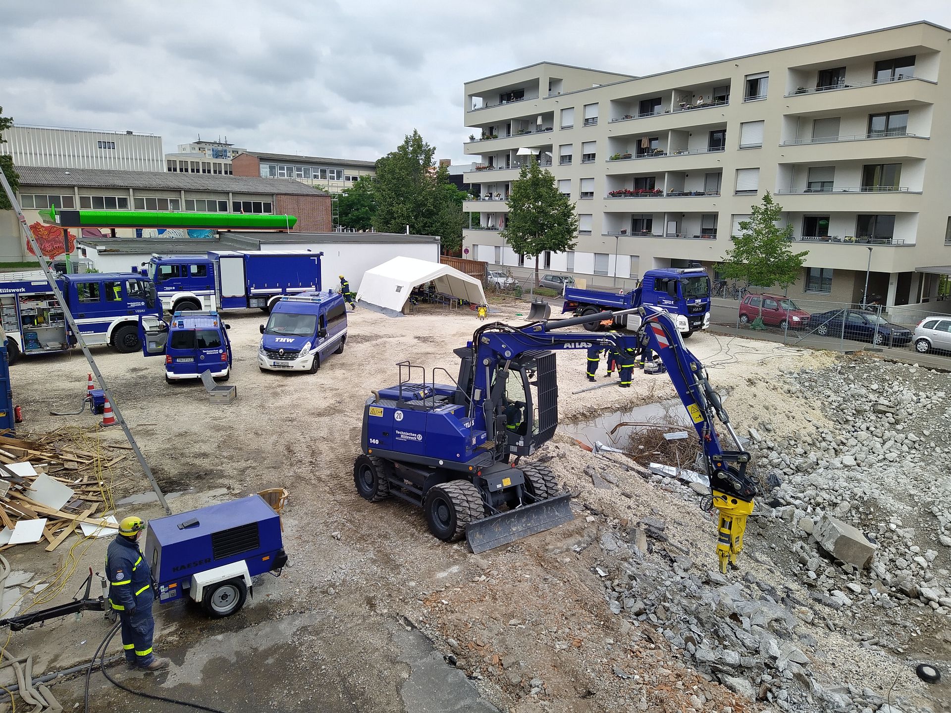 Staubiger Samstag: THW Ulm übt Ernstfall in Abbruchhaus